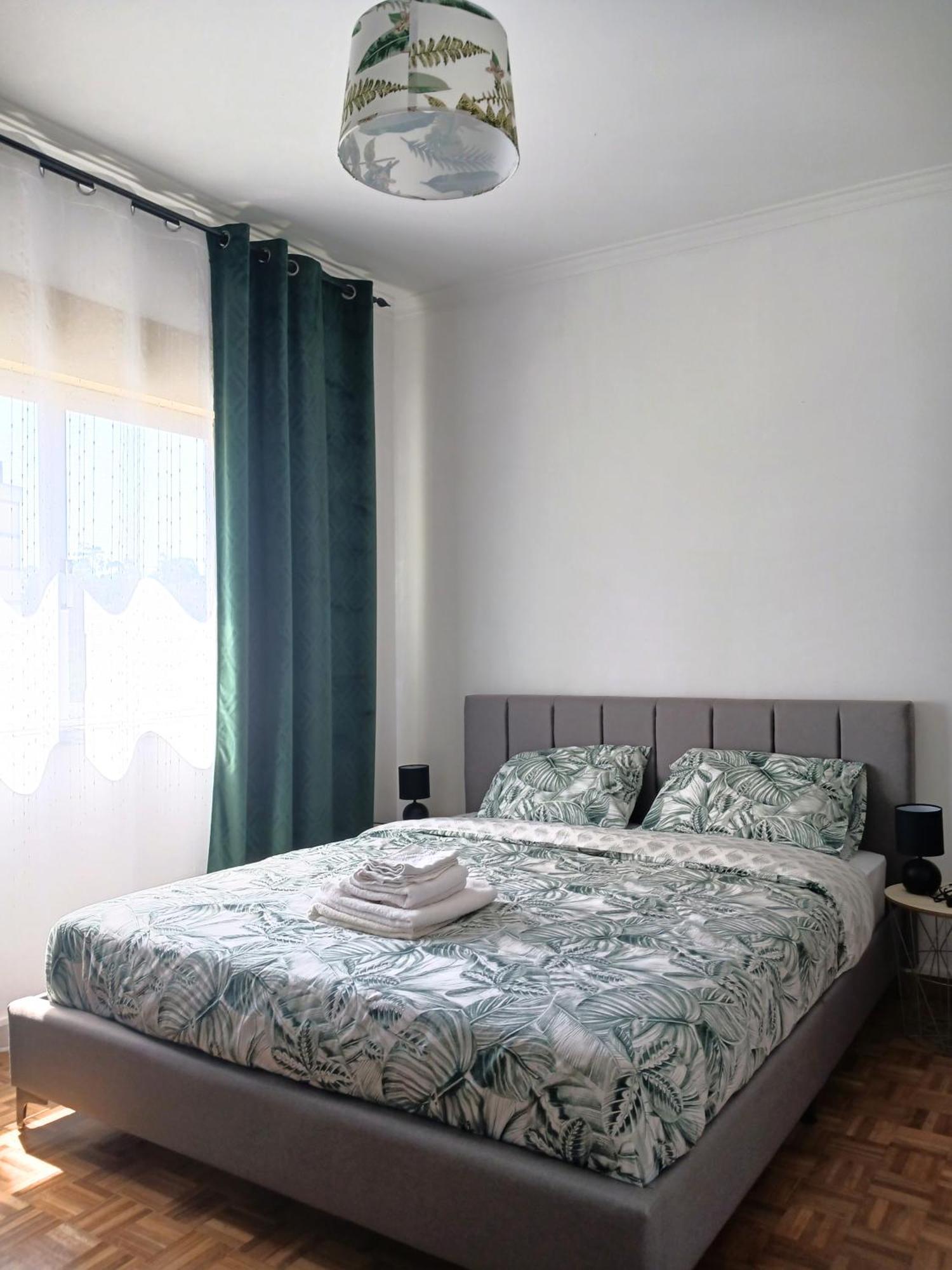 Rooms 10 Mins Walk From Train Station! Agualva-Cacem Exteriér fotografie